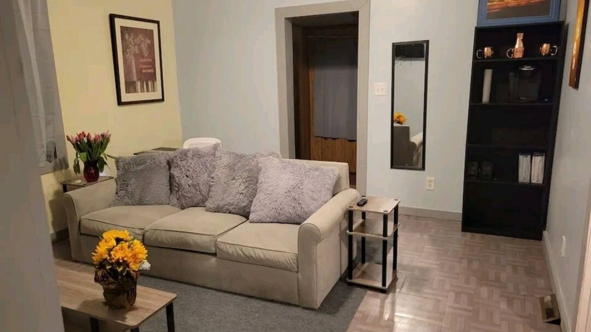 Granite City House | New Furnace! Cozy Cheerful home, updated