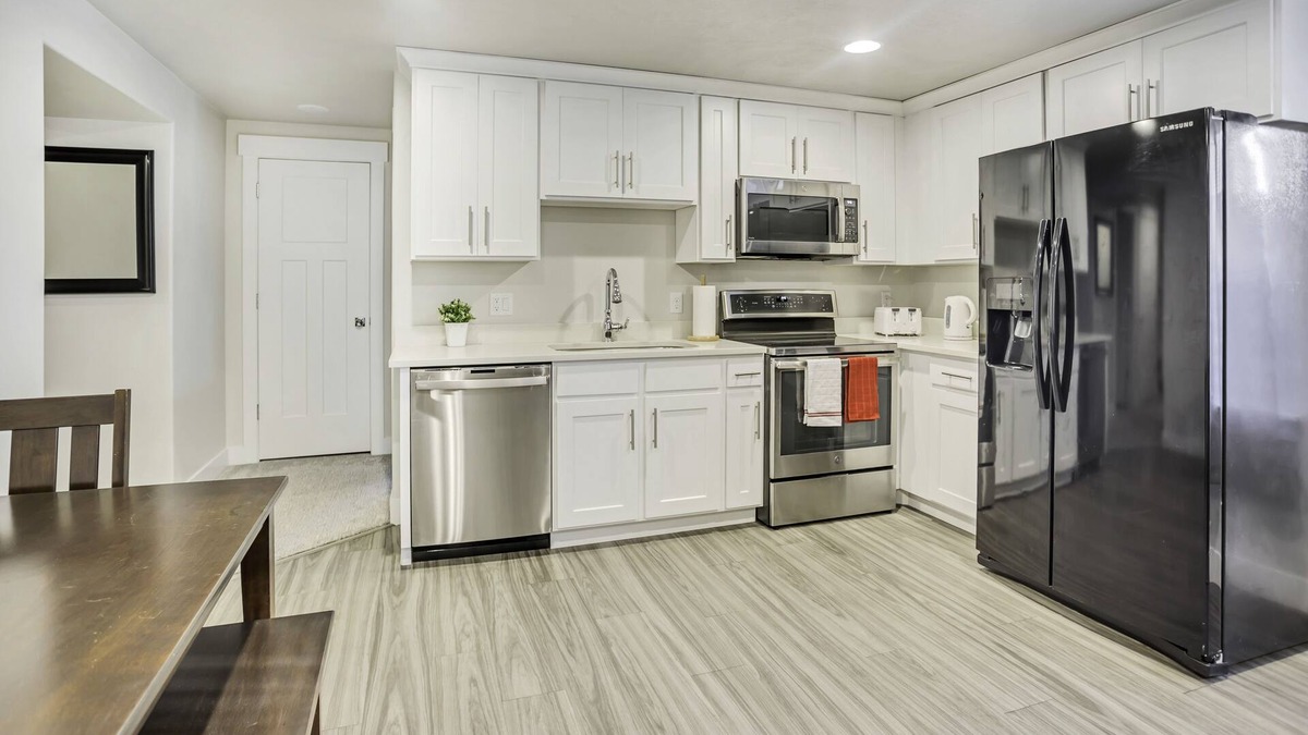 Vineyard Apartment | NEW FURNISHED 2bd APT GREAT for Long Stays