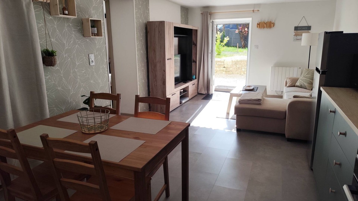 Paroisse Notre-Dame Apartment | New furnished apartment with terrace and private parking.