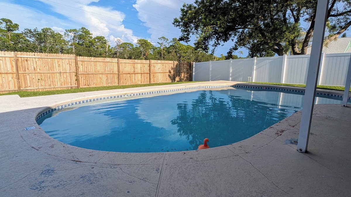 Oldsmar House | New furniture 3br/2b with grill, board games, and fenced in backyard