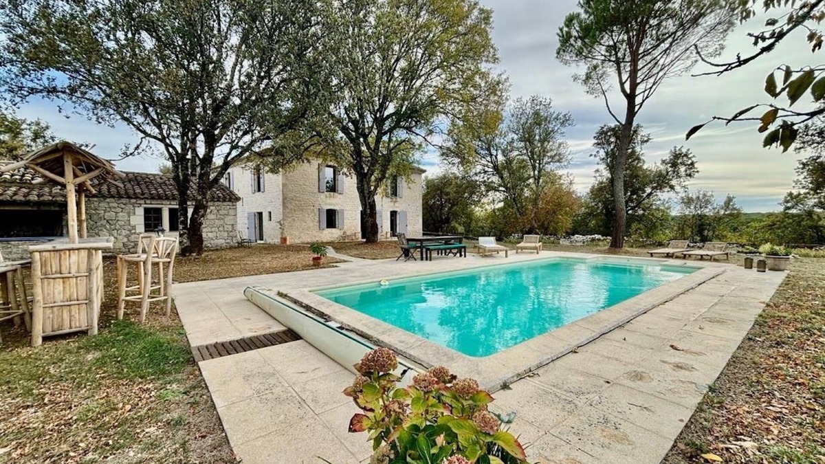 Sainte-Alauzie Apartment | New Gîte with swimming pool in a park in the south of the Lot
