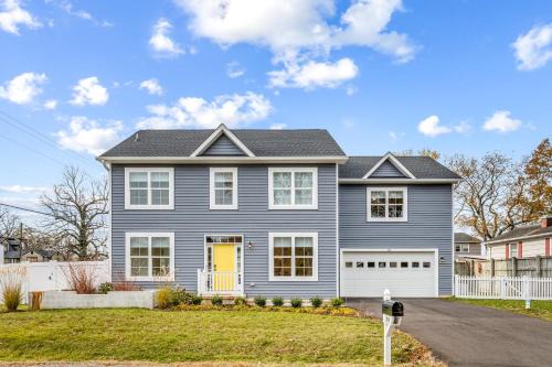 Edgewater House | New! Golden Anchor Retreat Lux Living!