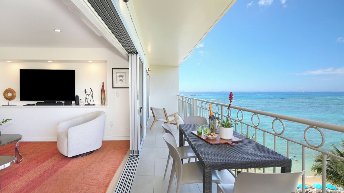 Waikiki Condo | NEW Gorgeous BEACHFRONT Condo with Fabulous Ocean Views! Fully Renovated!