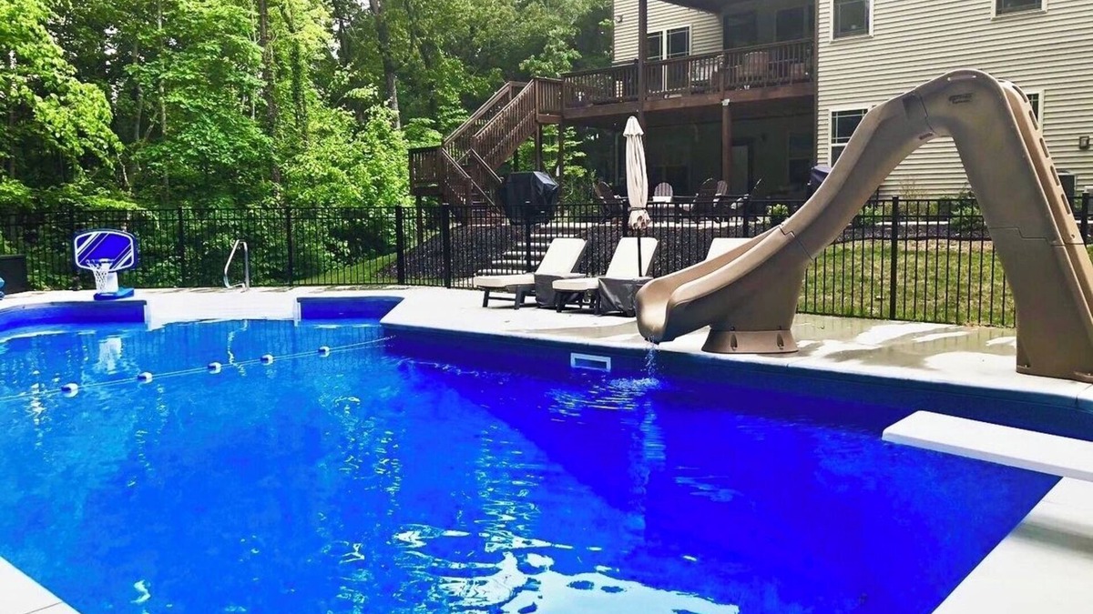 Easley House | New Guest Apartment- Pool, Hot Tub, Fire Pit, Air Hockey, Pool Table & Kids Area