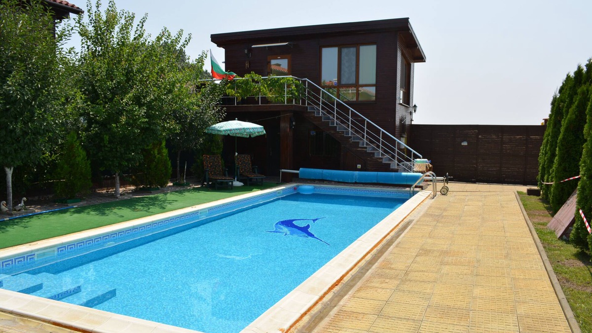 Gyulyovtsa House | New Guest House with swimming pool, 12 km away from sea resort Sunny Beach