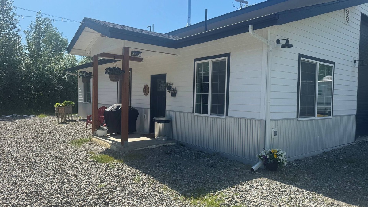 Wasilla House | NEW guesthouse with lots of amenities & close to town