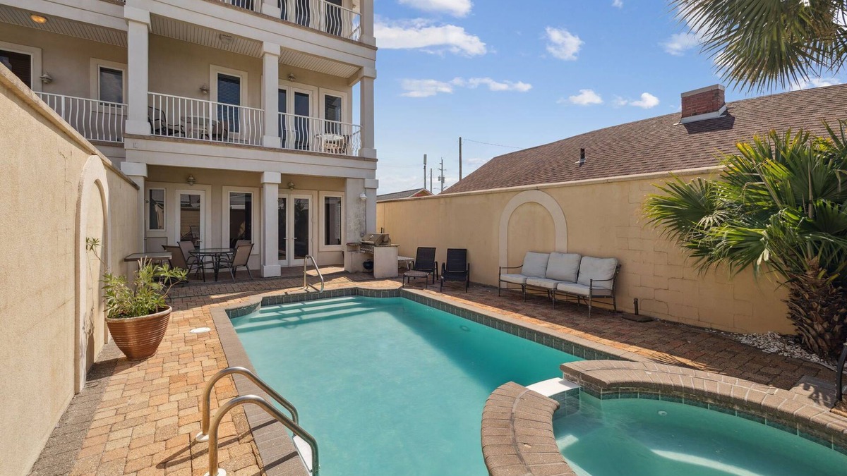 Laguna Beach House | New - Gulf Front - Private Pool - Hot Tub - 53 steps to the beach