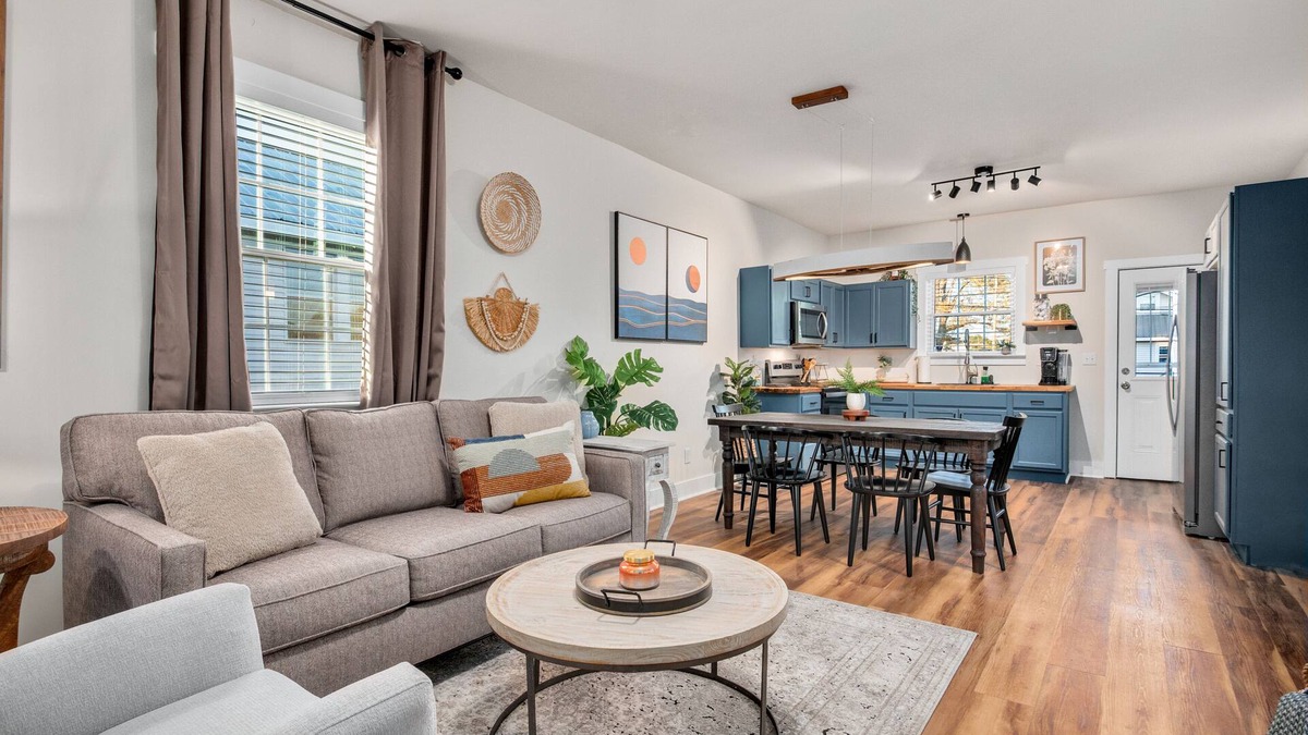 Guntersville House | New Guntersville lake cottage - walking distance to lake and minutes to downtown