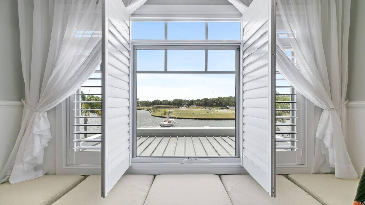 Banksia Beach House | New Haven - Grand Canal View Suite