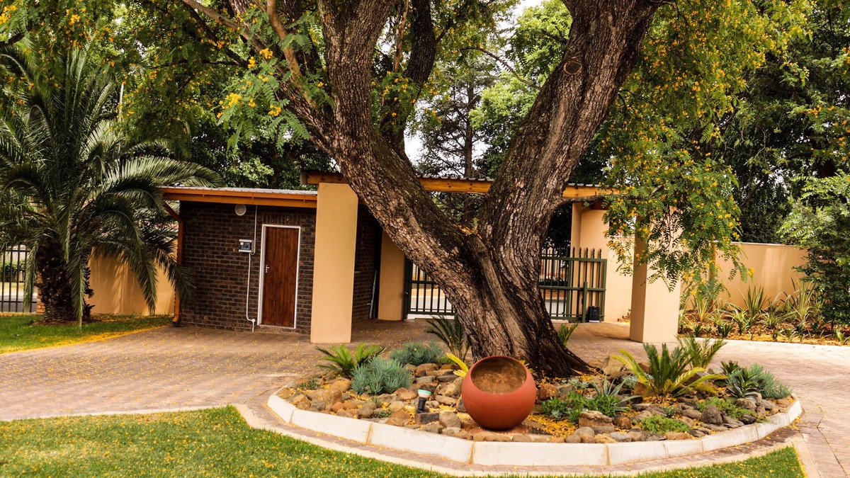 Newcastle House | New Haven Guest House