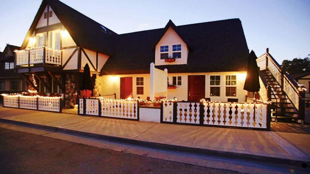 Solvang House | New Haven Inn