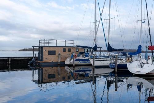 Oranjeplaat Boat Rental | NEW Hello Zeeland - Houseboat de Arne