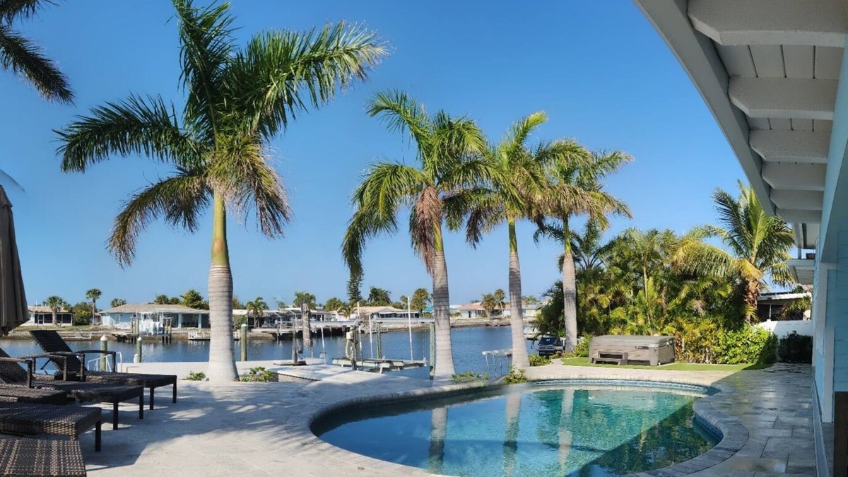 Gulf Harbors House | NEW High End Keys Style - 2BR/2BA resort - Huge Dock, Pool, Spa, Kayak+ More