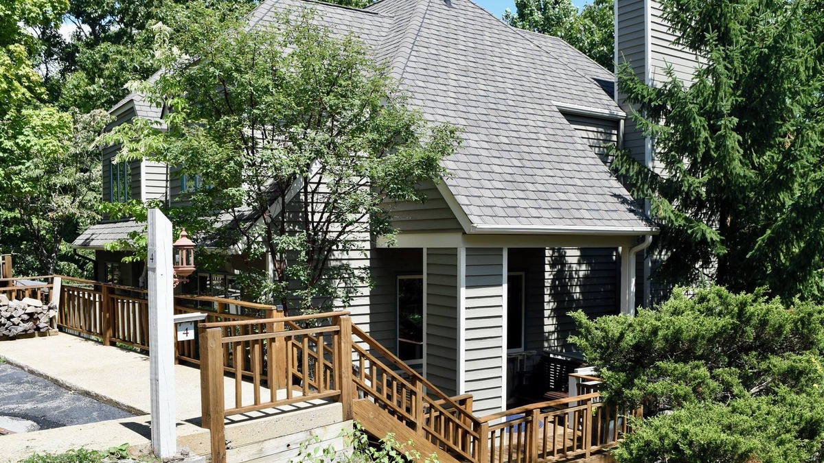 Nellysford House | NEW Hiker's Hideaway 2BD/3BR Townhome Wintergreen Resort, VA