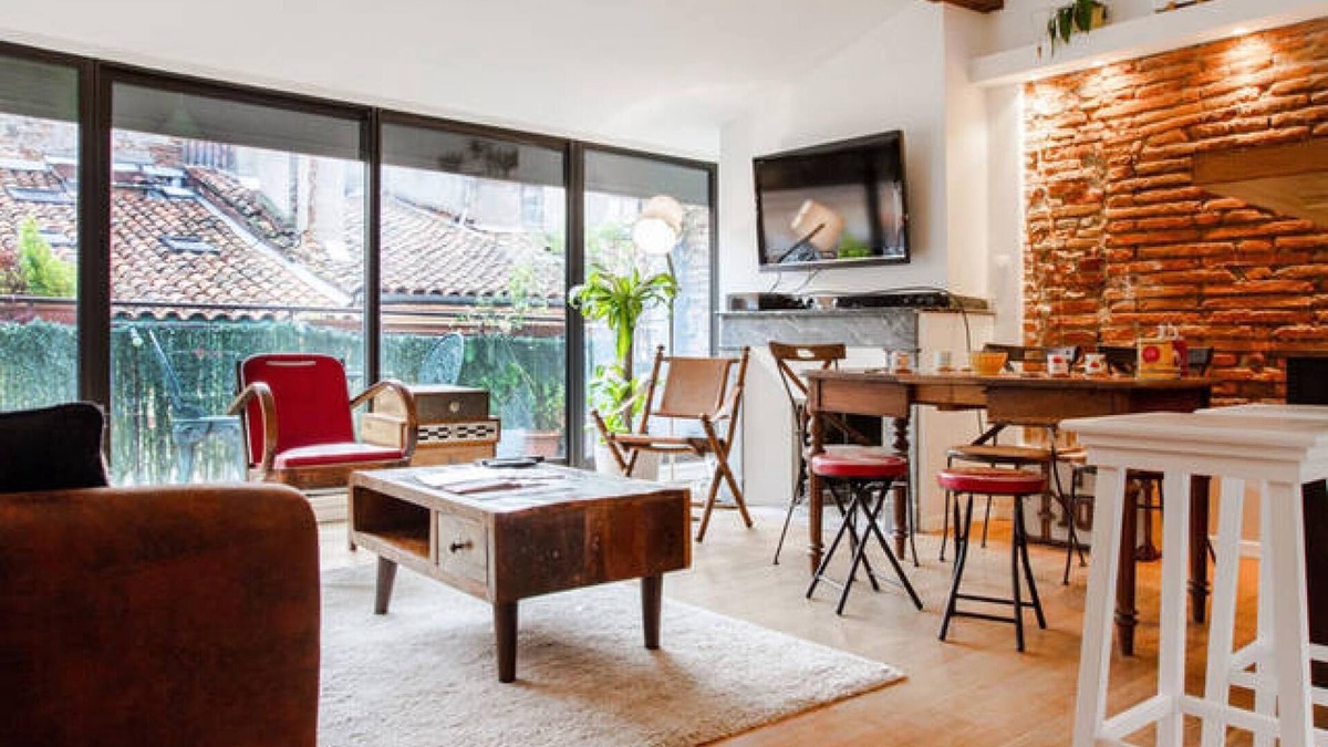 Saint-Etienne Apartment | {NEW} Historical loft, central, balcony