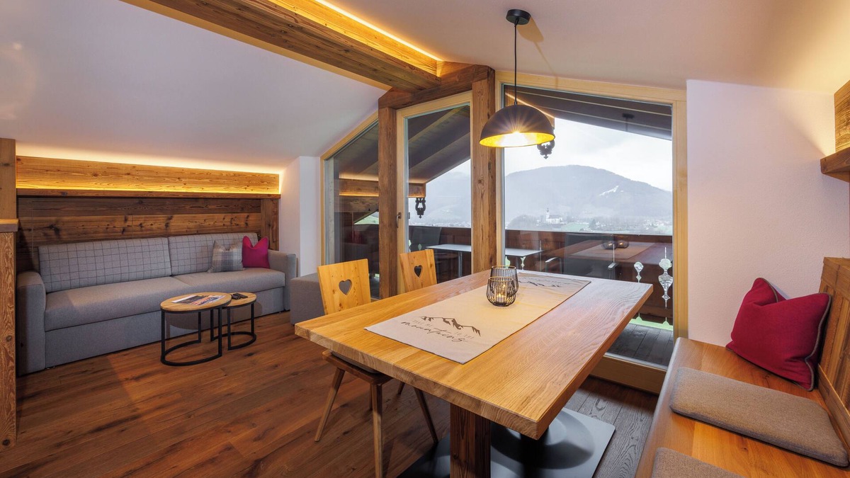 Ruhpolding Apartment | NEW - Hochfelln 65 sqm, balcony, kitchen, 1 bedroom, 1 bed-sitting room, WLAN, 4 pers