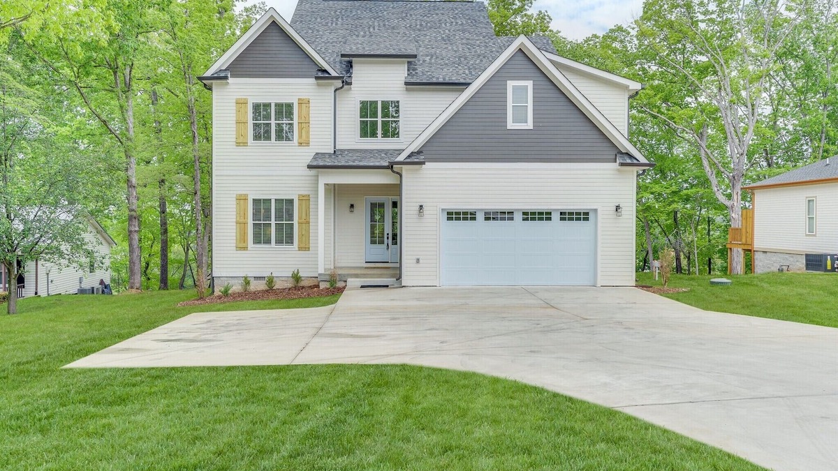 Estill Springs House | New Home 2022-Hot Tub-Boat Dock- 4,000+sq ft, 5 bedrooms, Pool Table, Ping Pong