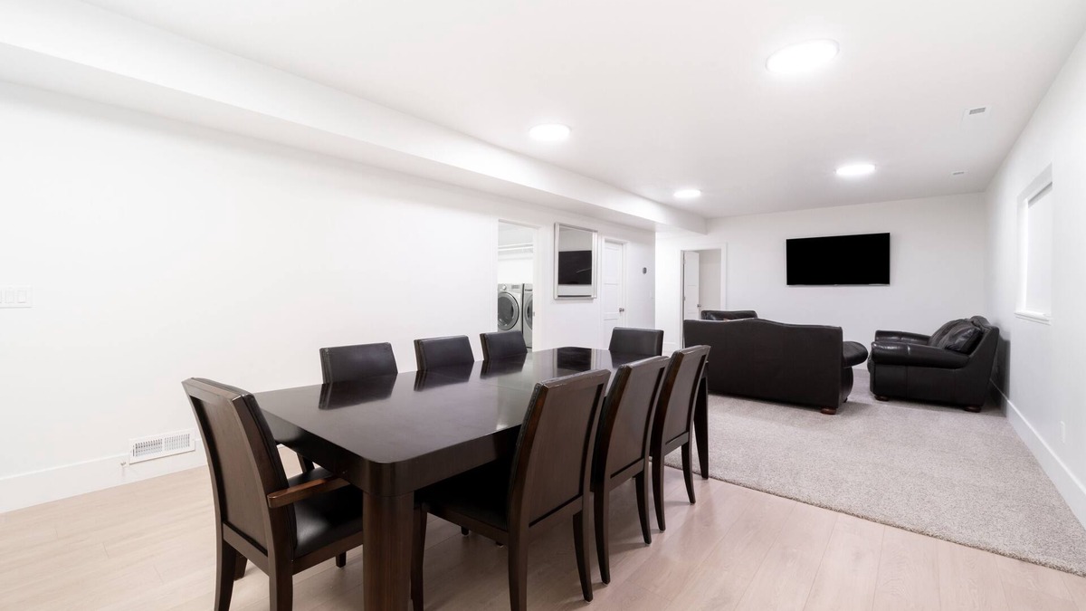 Farmington House | New home, any season getaway. Minutes away from everything!