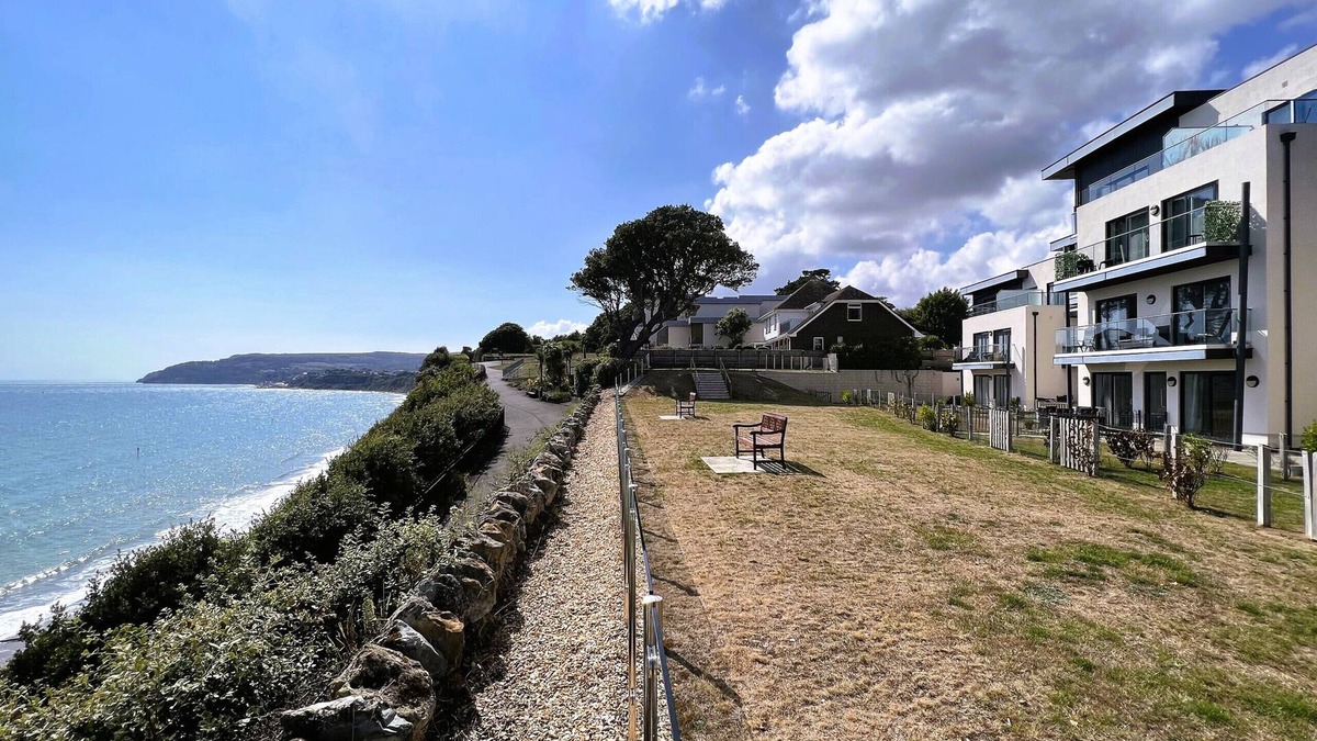 Sandown Apartment | New Horizon