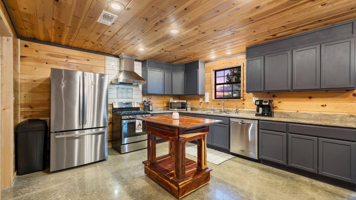 Ringold Cabin | New hot tub, beautiful views, secluded and quiet