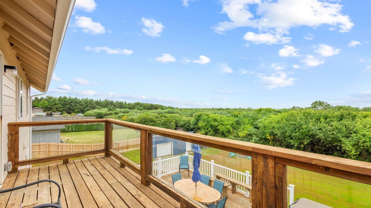 Grayland House | NEW HOT TUB, Dogs Ok, Fire Pit, Game Room, BBQ (Dunes)