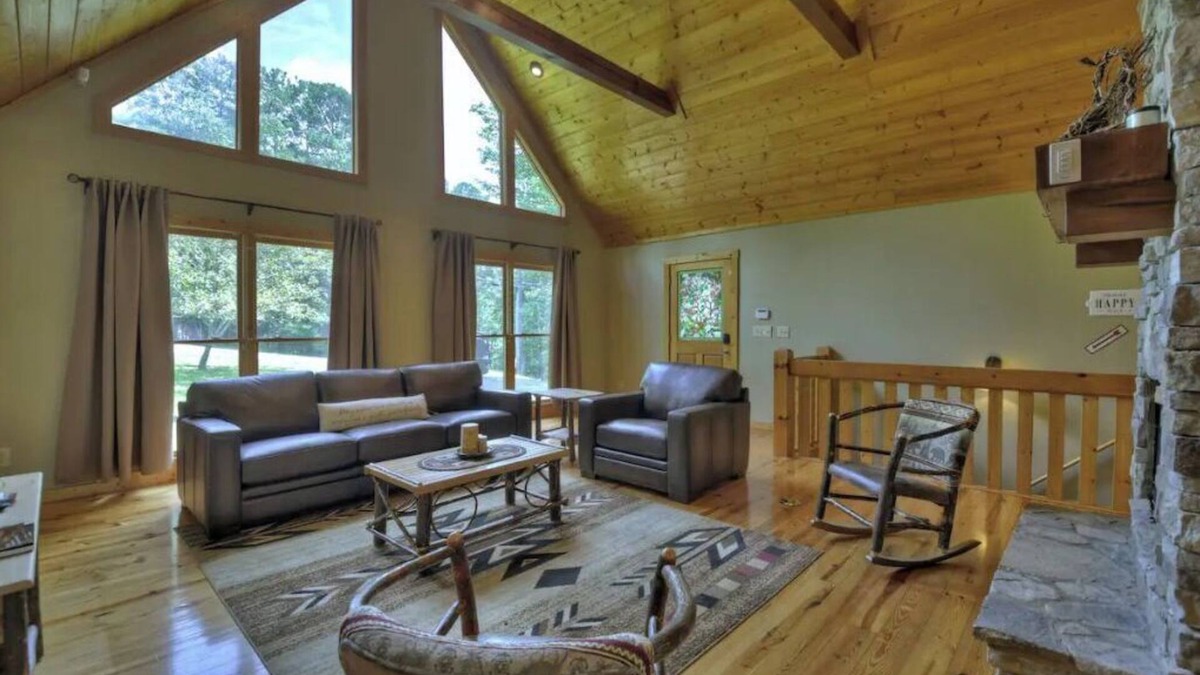 Eagle Mountain Cabin | ✴︎New ✴︎ Hot Tub✴︎ Game Room✴︎ Pet Friendly