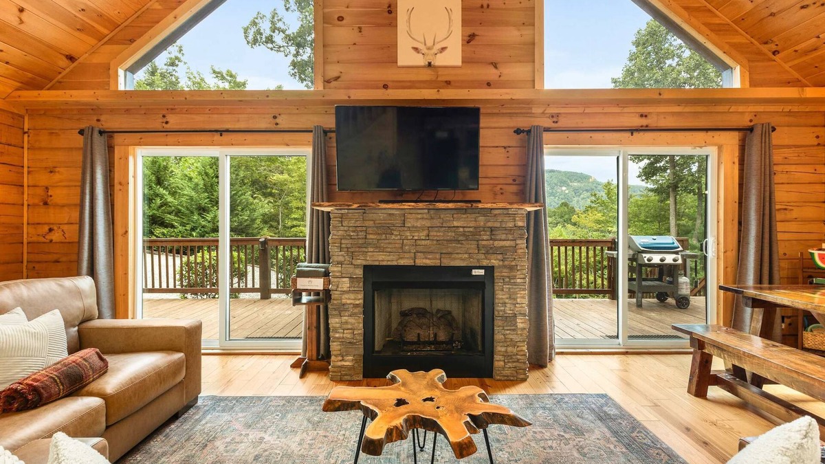 Lake Lure Cabin | New Hot Tub|Mountain Views|Pet Friendly