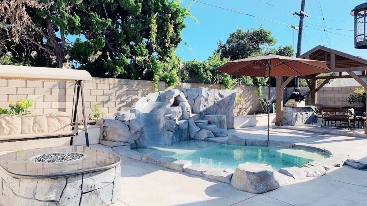 Midway City House | NEW HOUSE 4BE/2BA, cute POOL/SPA with slide NEAR BEACH, DISNEYLAND FOR 12!