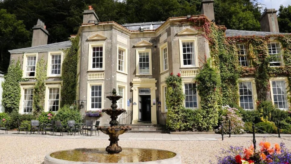 Rhiwbina Hotel | New House Country Hotel