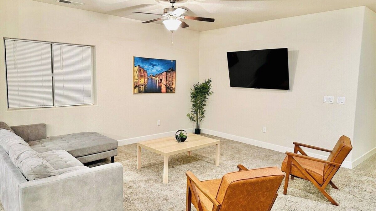 Fernley House | New House Furniture 5TV/Sleeps13