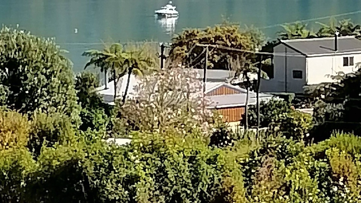 Mahau Sound House | New house, lovely sounds view, good access/parking, mooring. Easy beach access