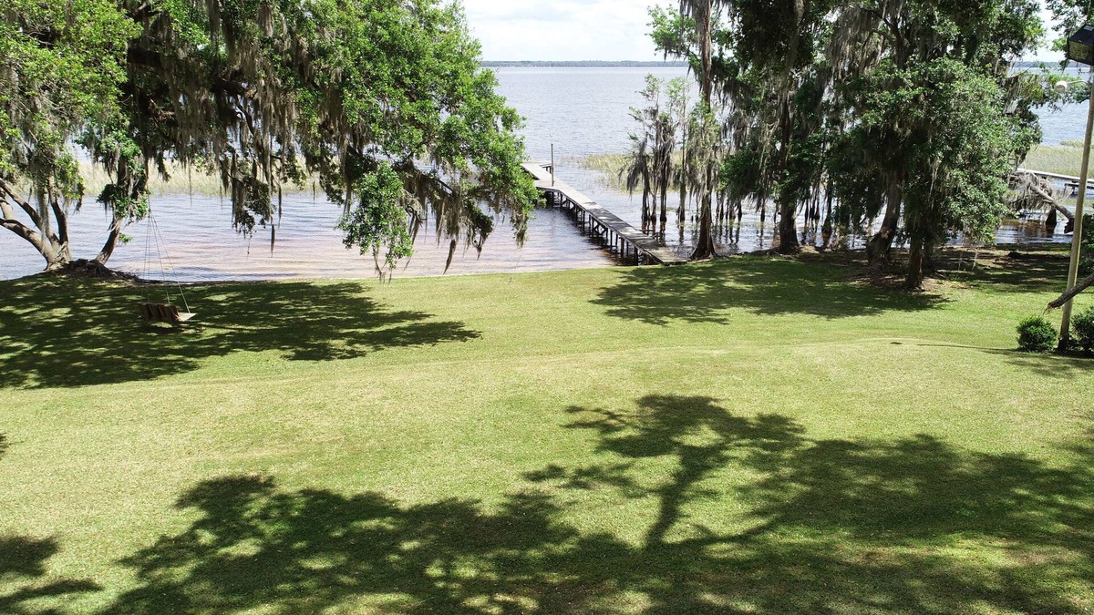 Waldo House | New House Rental! 6 Acres on Lake Santa Fe, 4BR 3BA, 192 Feet of Lake Frontage!
