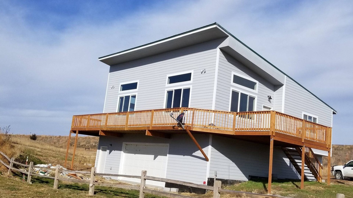 Lonergan House | New house with great view of Lake McConaughy.
