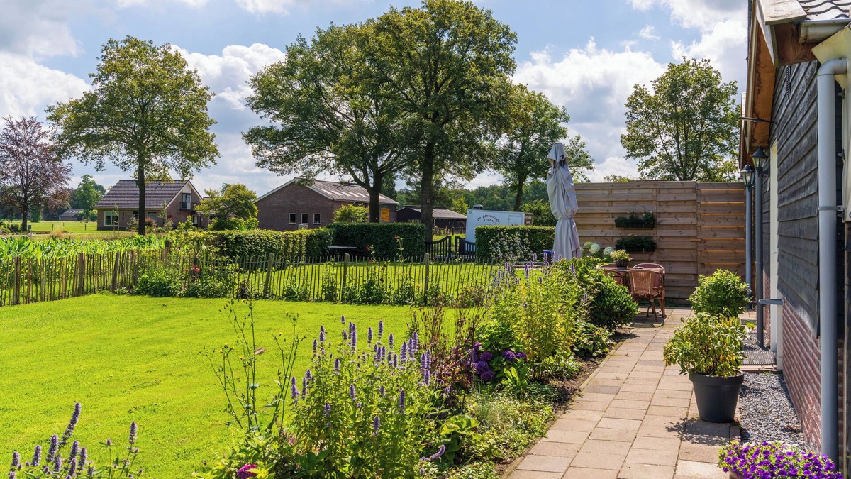 Hellendoorn House | New house with large garden and conservatory