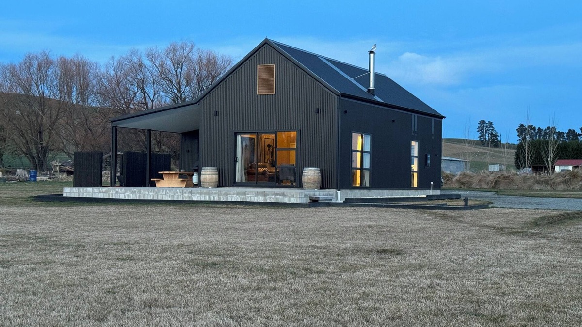 Fairlie House | New house with stunning mountain views and outdoor bath