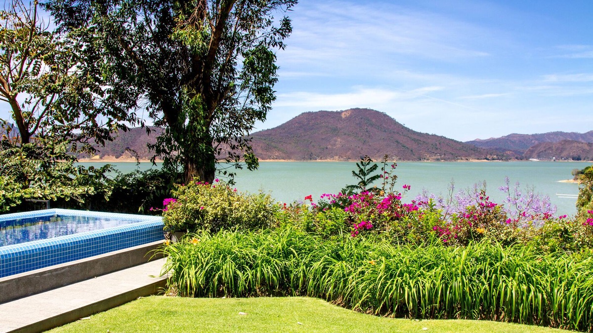 La Capilla House | New I Above Casa Serravalle I Valle de Bravo I Luxury I Views