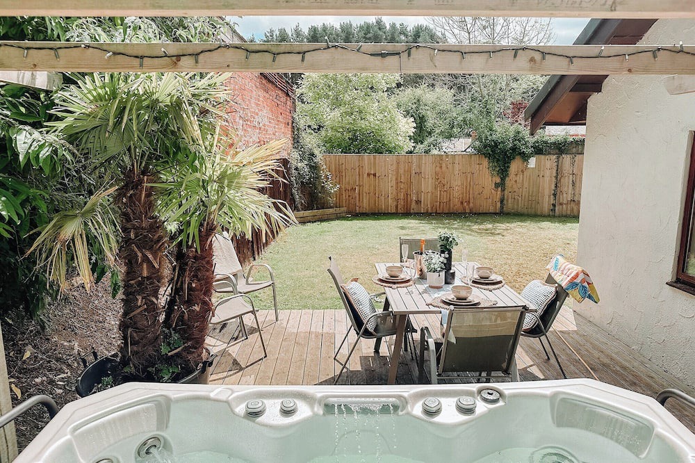 Caerwys Cottage | New in 2017. Two storey cottage with lake views.