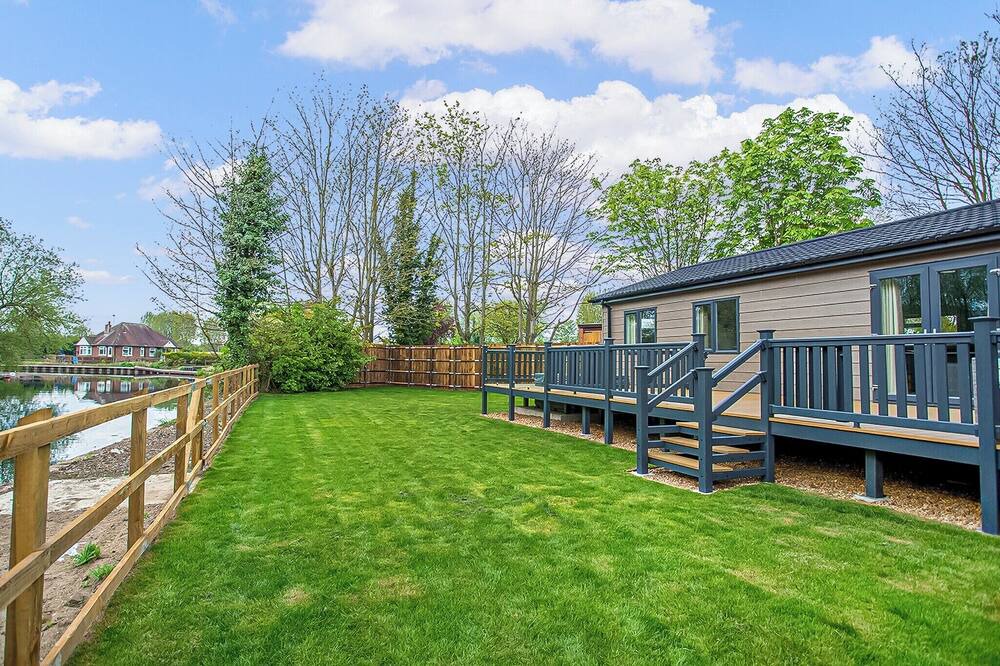 Hoddesdon Ski Chalet | New in 2019 three bedroomed lodge.
