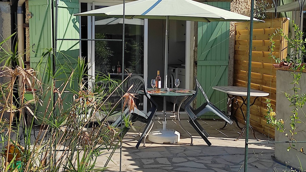 Saint-Martin-de-Crau Apartment | New independent studio