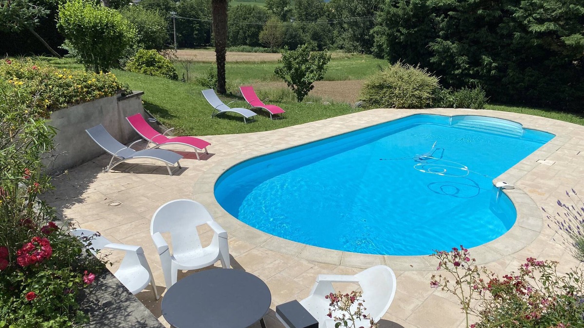 Chateauneuf Apartment | New independent 2-bedroom T3 with swimming pool