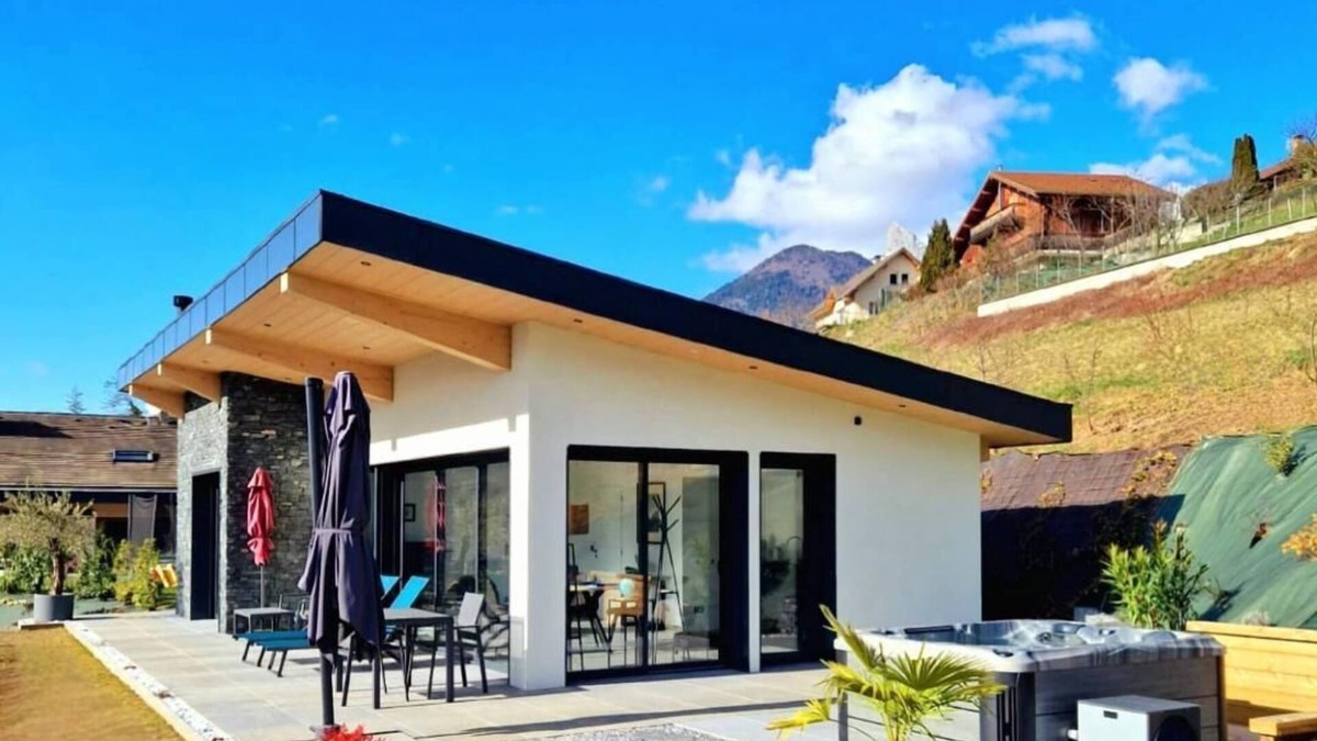 Faverges-Seythenex House | New, independent house for 2 people with panoramic view of the Bauges Massif