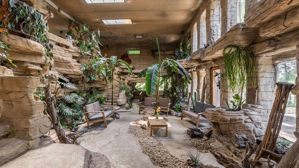 Waukesha House | NEW! Indoor Pool, Private Lake, Large Group Unique Getaway,