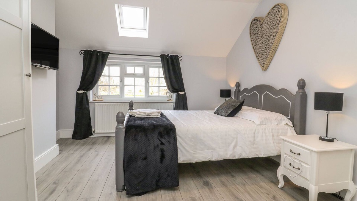 Tholthorpe Cottage | New Inn Apartment