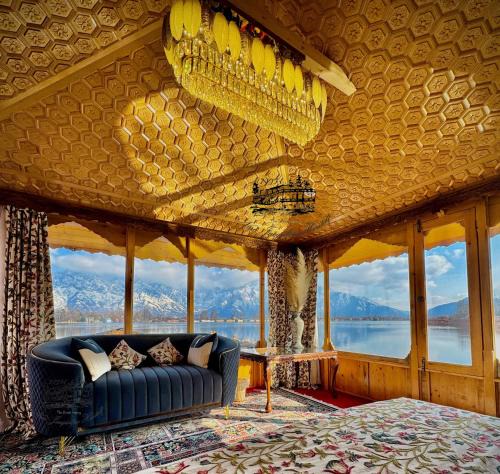 Nagin Bagh Hotel | New Jacquline Heritage Houseboats