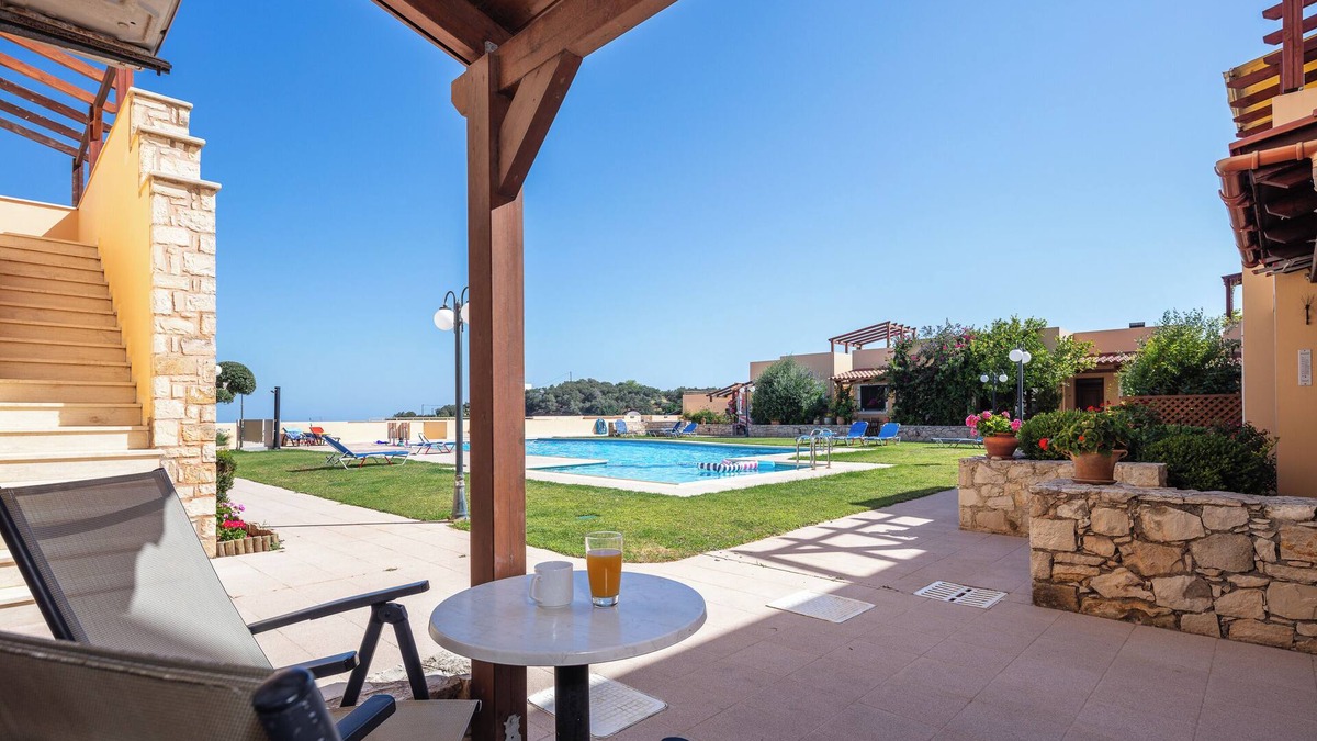 Karoti Apartment | [NEW] Karoti 18 apartment, w/private garden & common pool