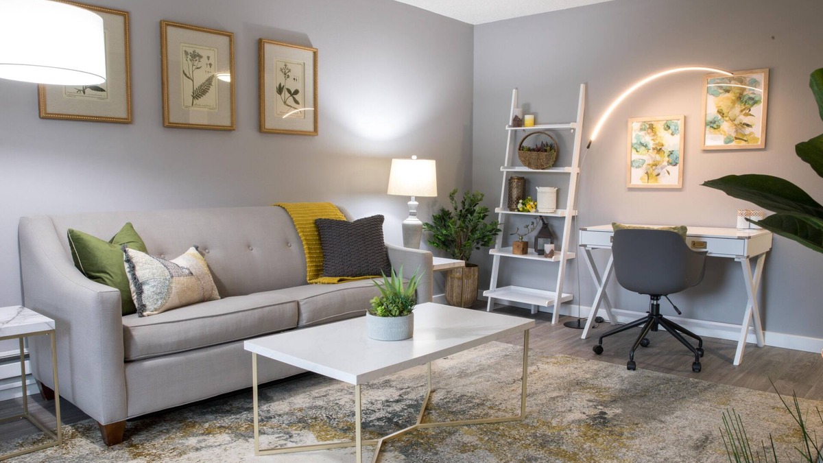 Beaverton Apartment | NEW! King Bed, 600mbps +4K TVs in the Garden Apt