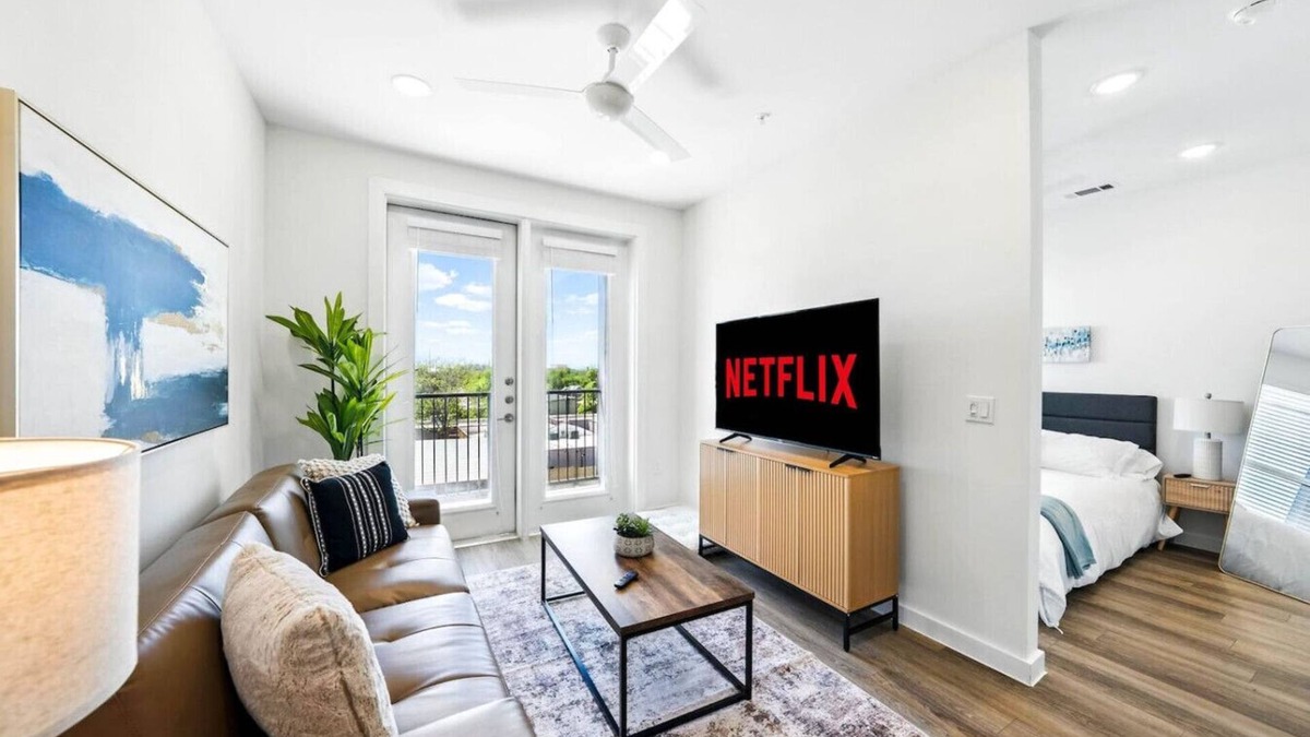 Brentwood Apartment | New King Bed~Pet Friendly Loft