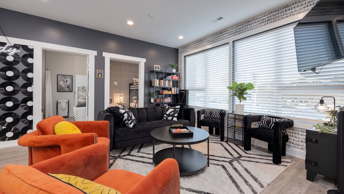 Five Points Condo | NEW King suite, Sleeps 14 in the heart of Nashville