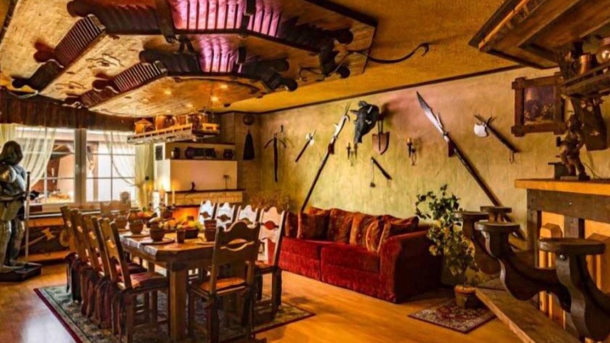 Falkenhagen House | NEW! Knights' hostel to the falcon