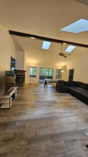 Dickel House | New Lake house with dock and boat option